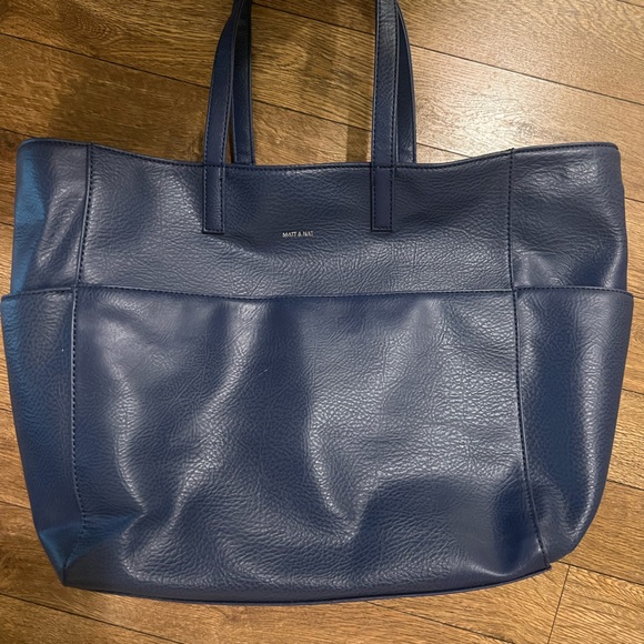 Matt and Nat Overnight Bag, with Pouch - Picture 1 of 4